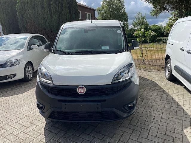 Gebraucht Fiat Doblò 101 PS (74 kW) 2022 Weiß Van / Kleinbus