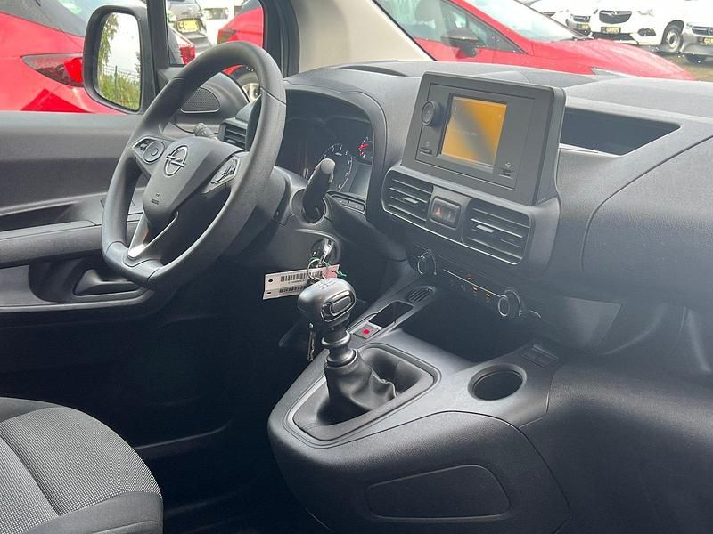 Używany Opel Combo Edition 102 KM (75 kW) 2024 Biały Minivan