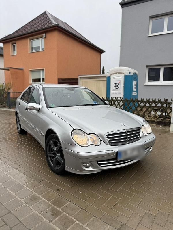 Grau Gebraucht 2005 Mercedes C180 Classic Limousine | 2.499 € (Guter Preis) - Bild 1/4