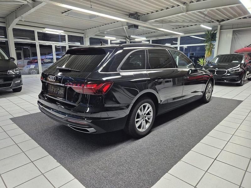 Gebraucht Audi A4 Basis 150 PS (110 kW) 2022 Schwarz Kombi