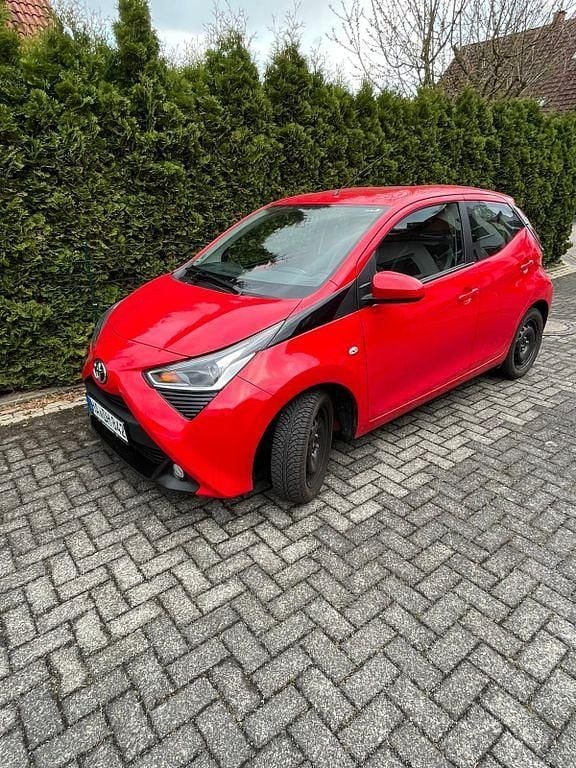 Rot Gebraucht 2019 Toyota Aygo X-clusiv Kleinwagen | 8.800 € (Superpreis) - Bild 1/4