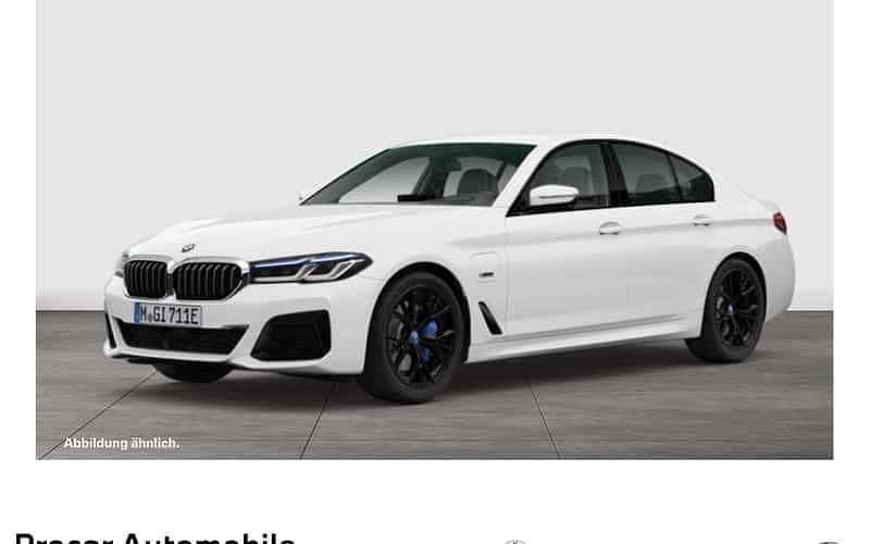 Weiß Gebraucht 2021 BMW 545e M Sport Limousine | 43.999 € (Fairer Preis) - Bild 1/4