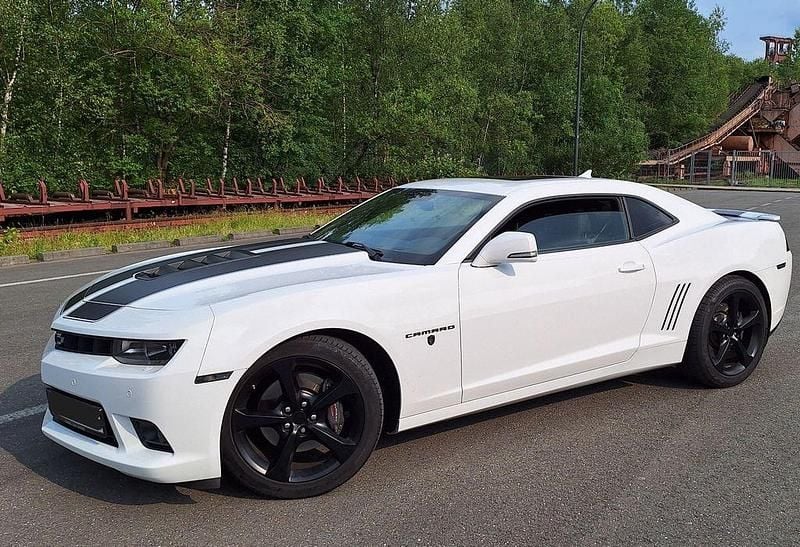 Weiß Gebraucht 2016 Chevrolet Camaro SS Coupé | 29.950 € - Bild 1/4