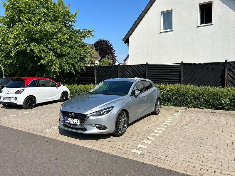 Silber Gebraucht 2018 Mazda 3 Signature Limousine | 16.500 € (Fairer Preis) - Bild 1/4