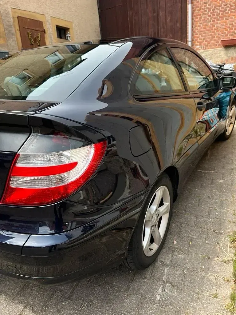 Gebraucht Mercedes C180 146 PS (107 kW) 2005 Blau Coupé