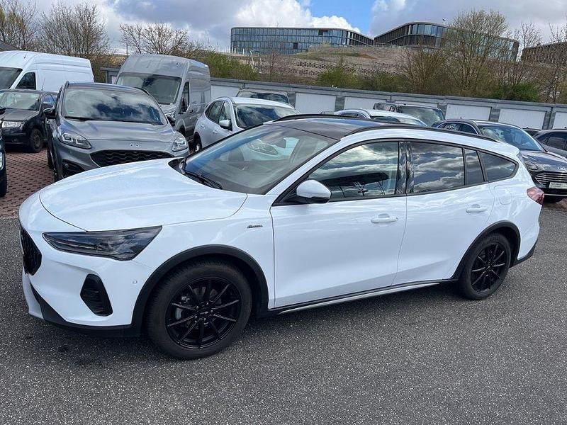 Używany Ford Focus Active X 155 KM (114 kW) 2024 Biały Sedan/Limuzyna