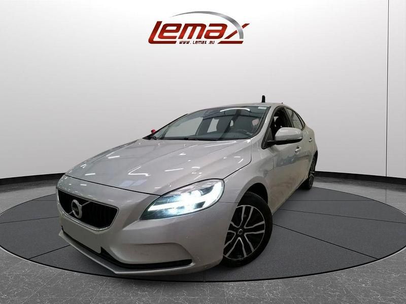 Silber Gebraucht 2019 Volvo V40 Momentum Limousine | 9.400 € (Fairer Preis) - Bild 1/4