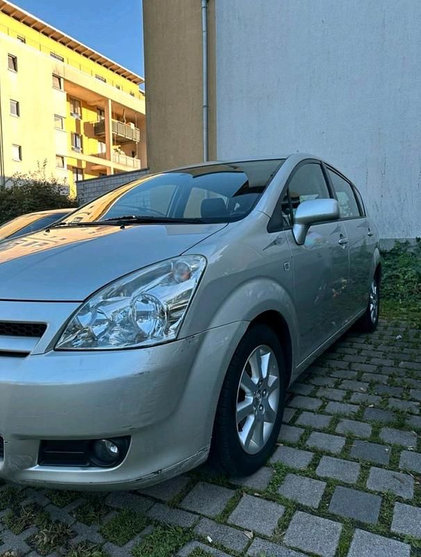 Silber Gebraucht 2007 Toyota Corolla Verso Van / Kleinbus | 4.900 € (Fairer Preis) - Bild 1/4