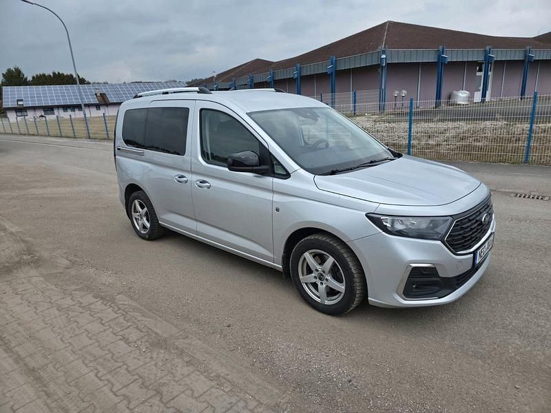 Gebraucht Ford Tourneo Connect Titanium 122 PS (89 kW) 2022 Silber Van / Kleinbus