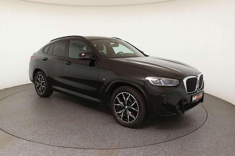 Black sapphire Gebraucht 2023 BMW X4 M SUV | 45.770 € - Bild 1/4