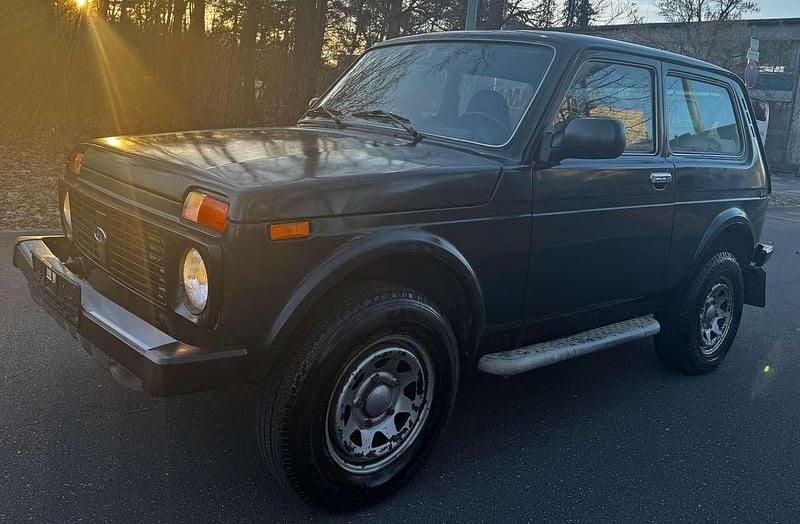 Grün Gebraucht 2011 Lada niva SUV | 3.500 € (Guter Preis) - Bild 1/4