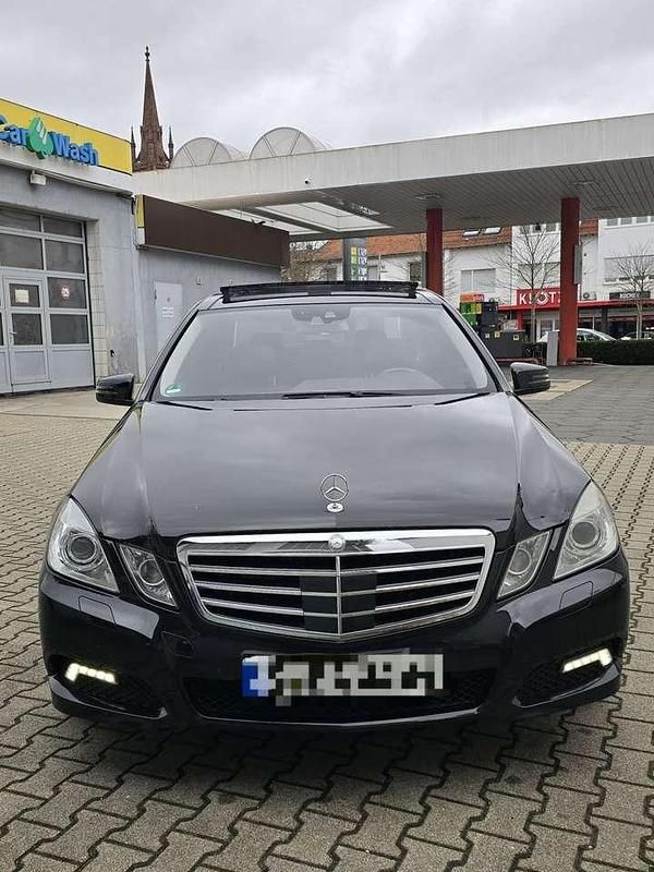 Gebraucht Mercedes E500 Avantgarde 387 PS (284 kW) 2010 Schwarz Limousine