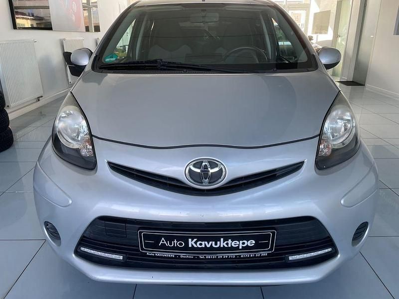 Gebraucht Toyota Aygo Cool 68 PS (50 kW) 2013 Silber Kleinwagen