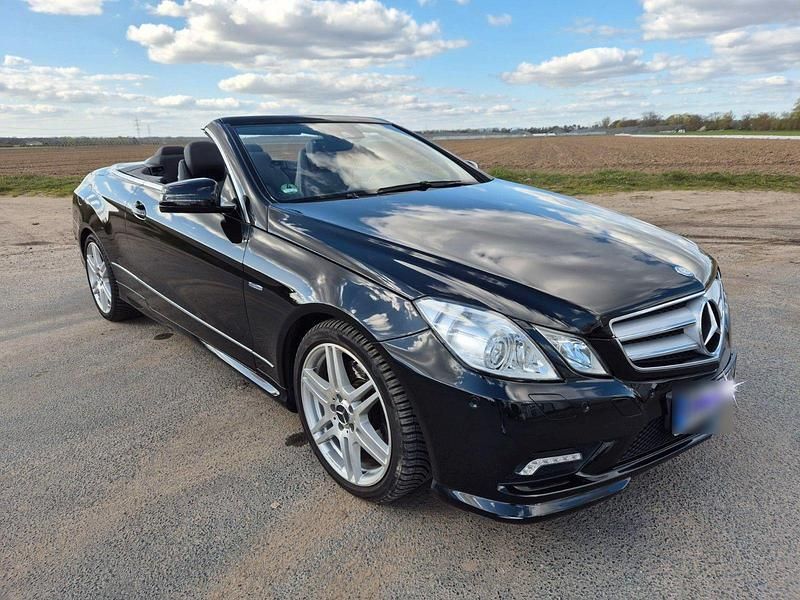 Gebraucht Mercedes E200 Elegance 184 PS (135 kW) 2011 Schwarz Cabrio