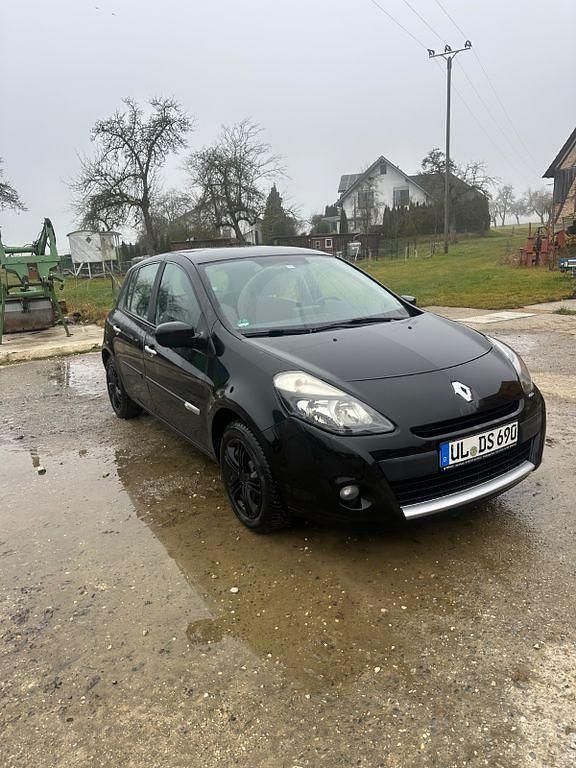 Gebraucht Renault Clio II Dynamique 103 PS (75 kW) 2011 Schwarz Limousine