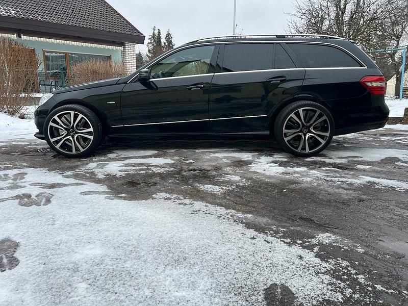 Gebraucht Mercedes E200 AMG 184 PS (135 kW) 2011 Schwarz Kombi