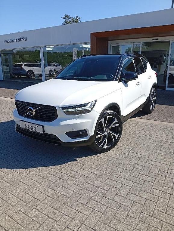 Weiß Gebraucht 2022 Volvo XC40 R-Design SUV | 31.950 € (Fairer Preis) - Bild 1/4