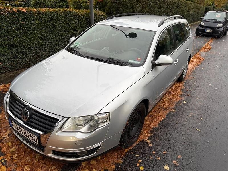 Silber Gebraucht 2009 VW Passat Highline Kombi | 2.200 € (Superpreis) - Bild 1/4