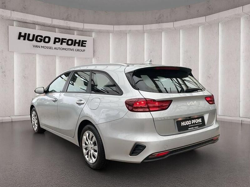 Gebraucht Kia Ceed Vision 101 PS (74 kW) 2023 Silber Kleinwagen