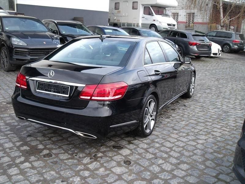 Gebraucht Mercedes E220 170 PS (125 kW) 2013 Schwarz Limousine