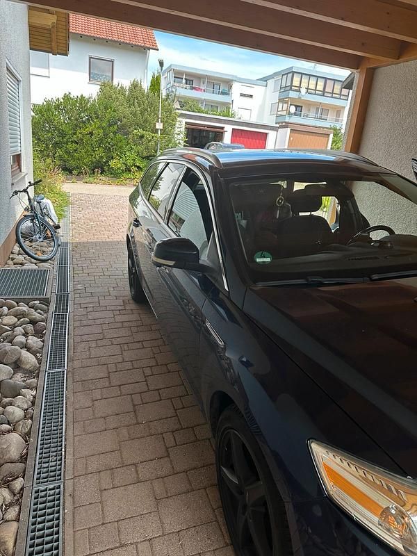 Gebraucht Ford Mondeo 140 PS (102 kW) 2012 Blau Kombi