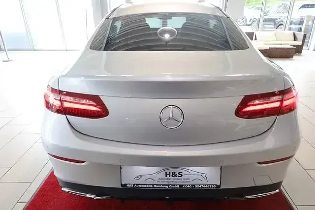 Gebraucht Mercedes E220 AMG line 194 PS (142 kW) 2019 Iridiumsilber  lack Coupé