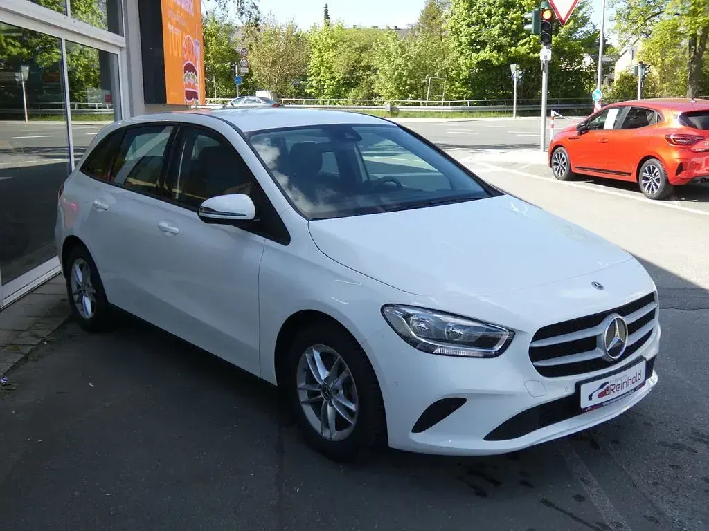 Gebraucht Mercedes B200 163 PS (119 kW) 2019 Weiß Van / Kleinbus