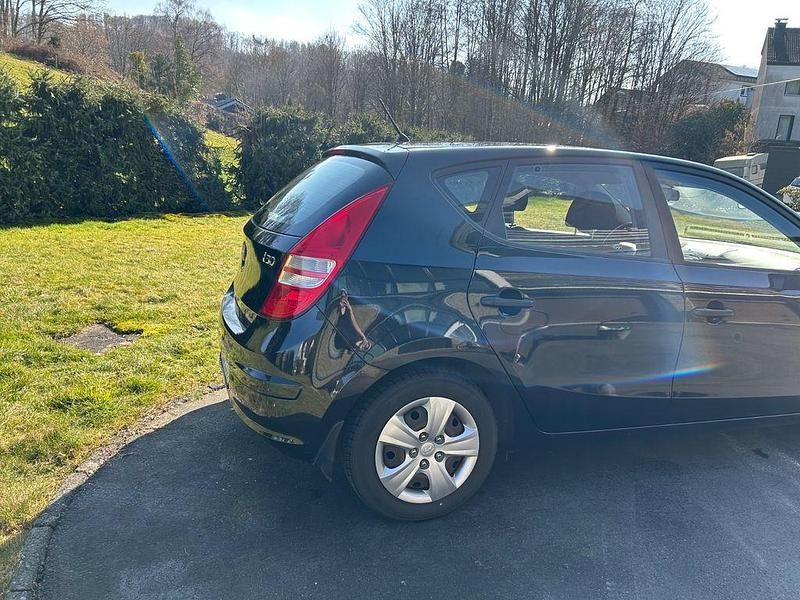 Gebraucht Hyundai i30 Comfort 109 PS (80 kW) 2009 Schwarz Kombi