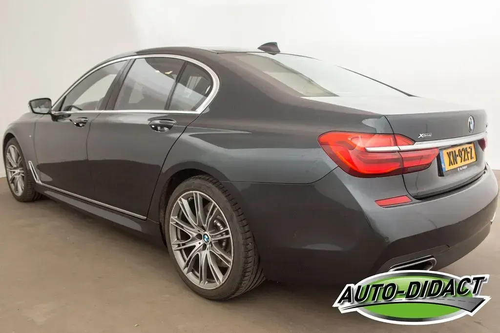 Gebraucht BMW 740 320 PS (235 kW) 2019 Grau Limousine