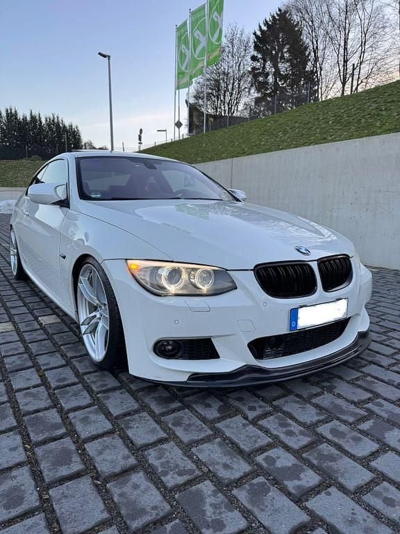 Weiß Gebraucht 2010 BMW 325 M Sport Coupé | 14.990 € - Bild 1/4