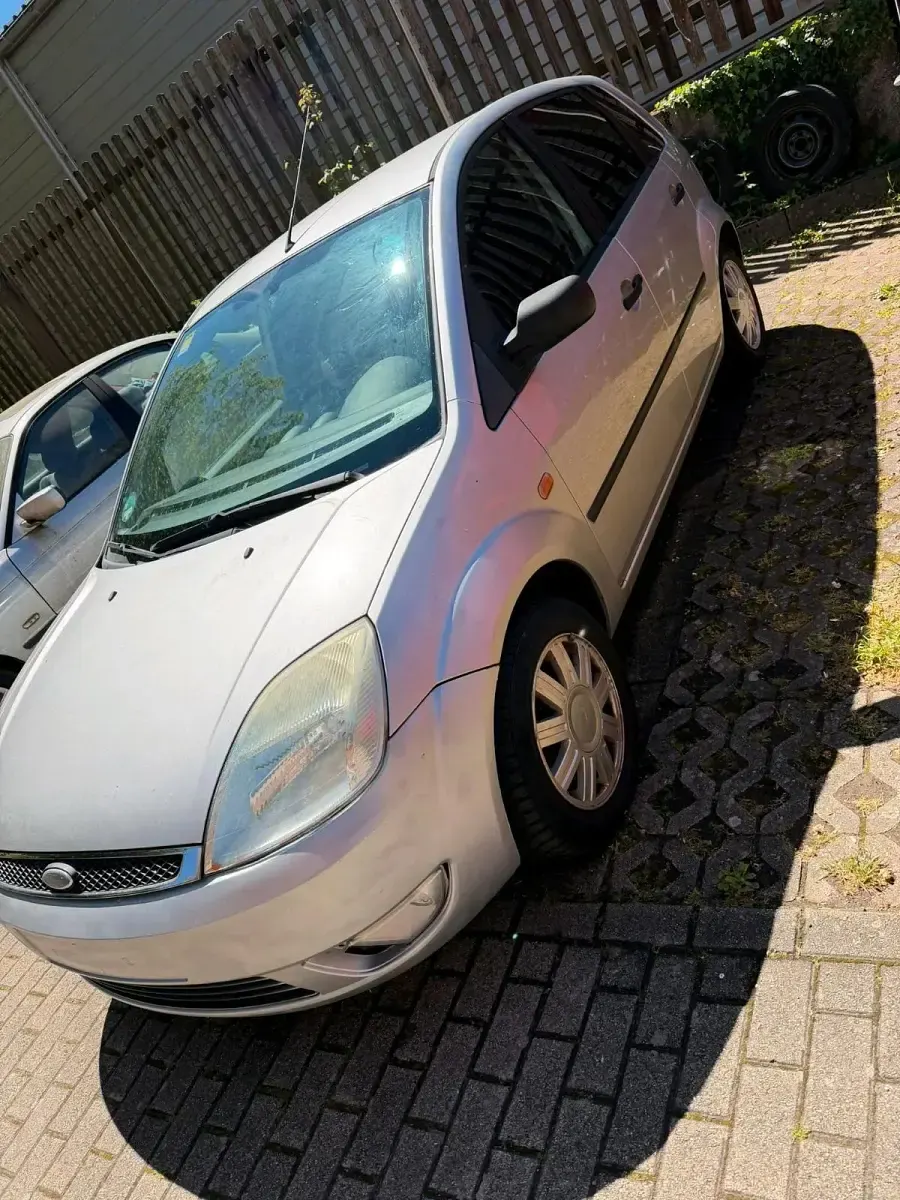 Second-hand Ford Fiesta 68 CP (50 kW) 2005 Gri Hatchback