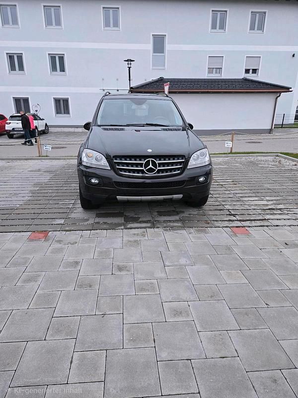 Schwarz Gebraucht 2008 Mercedes ML320 SUV | 10.499 € - Bild 1/4