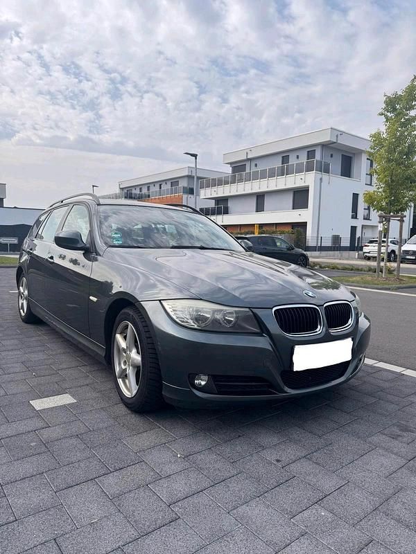 Grün Gebraucht 2009 BMW 318 Kombi | 3.500 € (Superpreis) - Bild 1/4