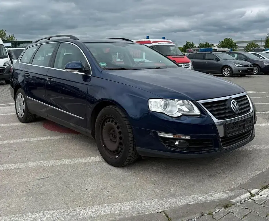 Gebraucht VW Passat Comfortline 140 PS (102 kW) 2010 Blau Kombi