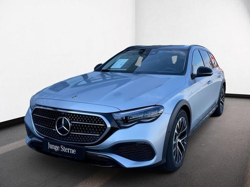 Gebraucht Mercedes E300 Night 313 PS (230 kW) 2025 Metalliclack hightechsilber Kombi