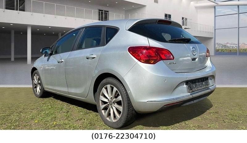 Usata Opel Astra Active 131 CV (96 kW) 2013 Argento Berlina