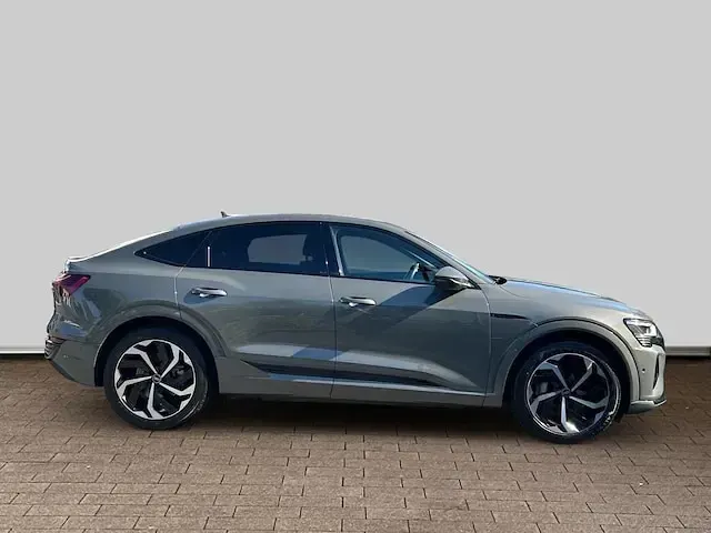 Gebraucht Audi Q8 Sportback e-tron Advanced Plus 250 kW (340 PS) 2024 Chronosgrau metallic SUV