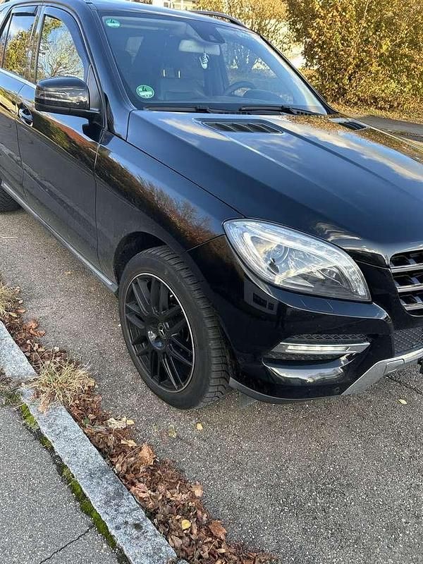 Gebraucht Mercedes ML350 258 PS (189 kW) 2015 Schwarz SUV