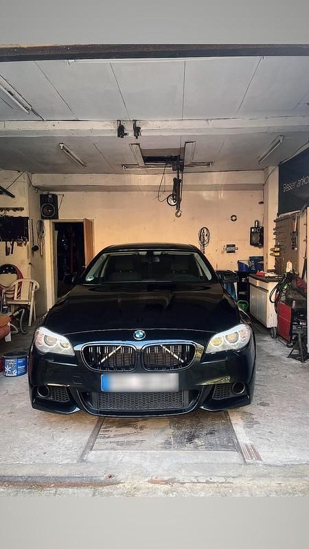 Schwarz Gebraucht 2011 BMW 528 Limousine | 10.999 € (Fairer Preis) - Bild 1/4