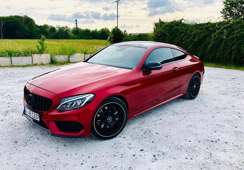 Rot Gebraucht 2018 Mercedes C300 AMG line Coupé | 25.300 € (Guter Preis) - Bild 1/4