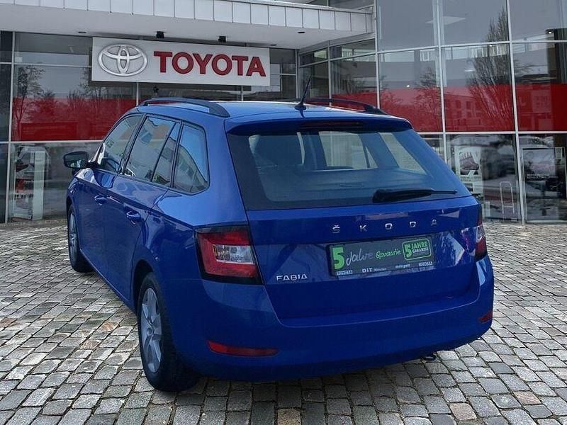 Gebraucht Skoda Fabia Ambition 95 PS (69 kW) 2021 Blau Kombi