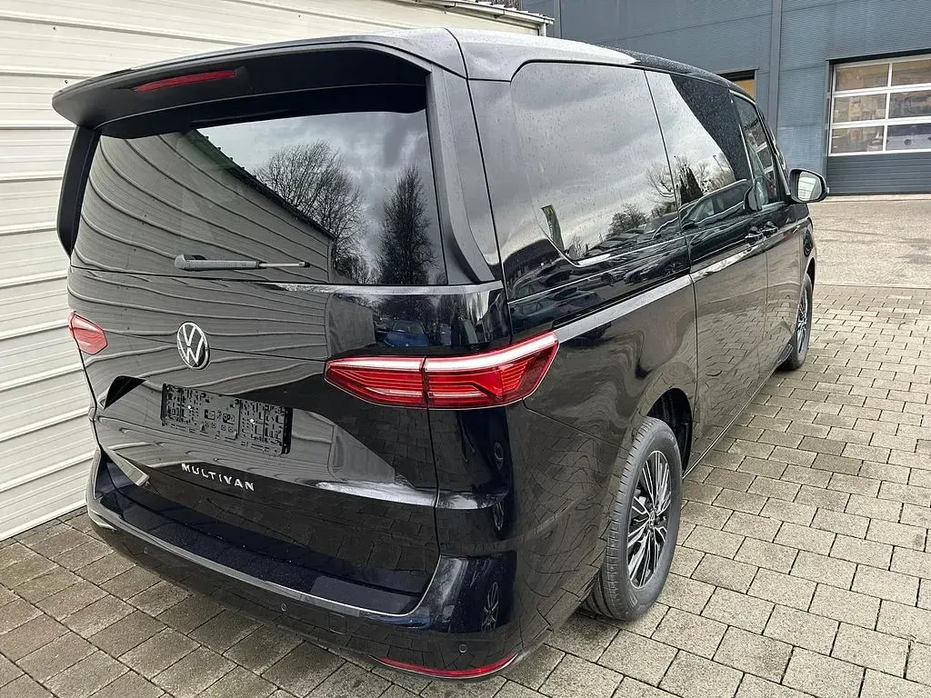 Neu VW T7 150 PS (110 kW) 2026 Deep black perleffekt Van