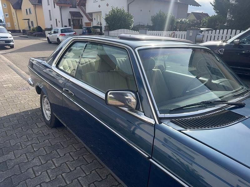 Gebraucht Mercedes 230 136 PS (100 kW) 1985 Blau Coupé