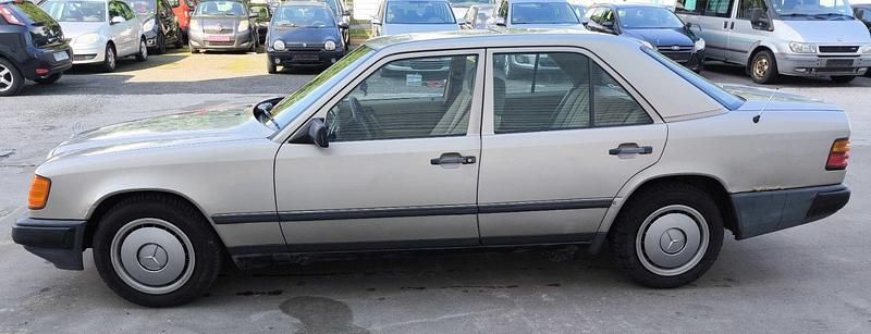 Gebraucht 1989 Mercedes 250 Limousine | 1.950 € - Bild 1/4