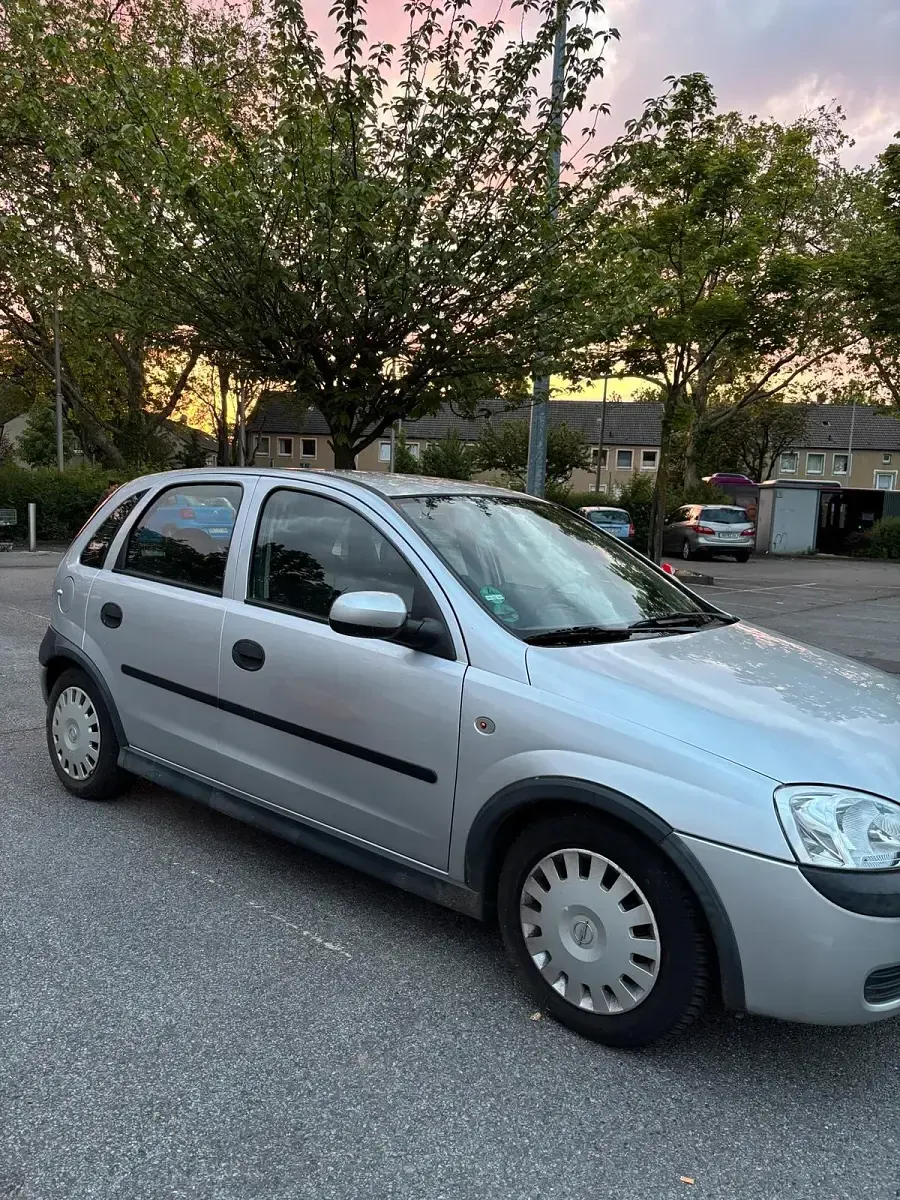 Używany Opel Corsa 65 KM (47 kW) 2002 Szary Hatchback