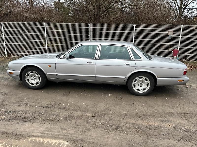 Gebraucht Jaguar XJ8 284 PS (208 kW) 2001 Silber Limousine
