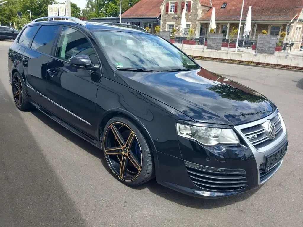 Gebraucht VW Passat R 299 PS (219 kW) 2010 Deep black perleffekt Kombi