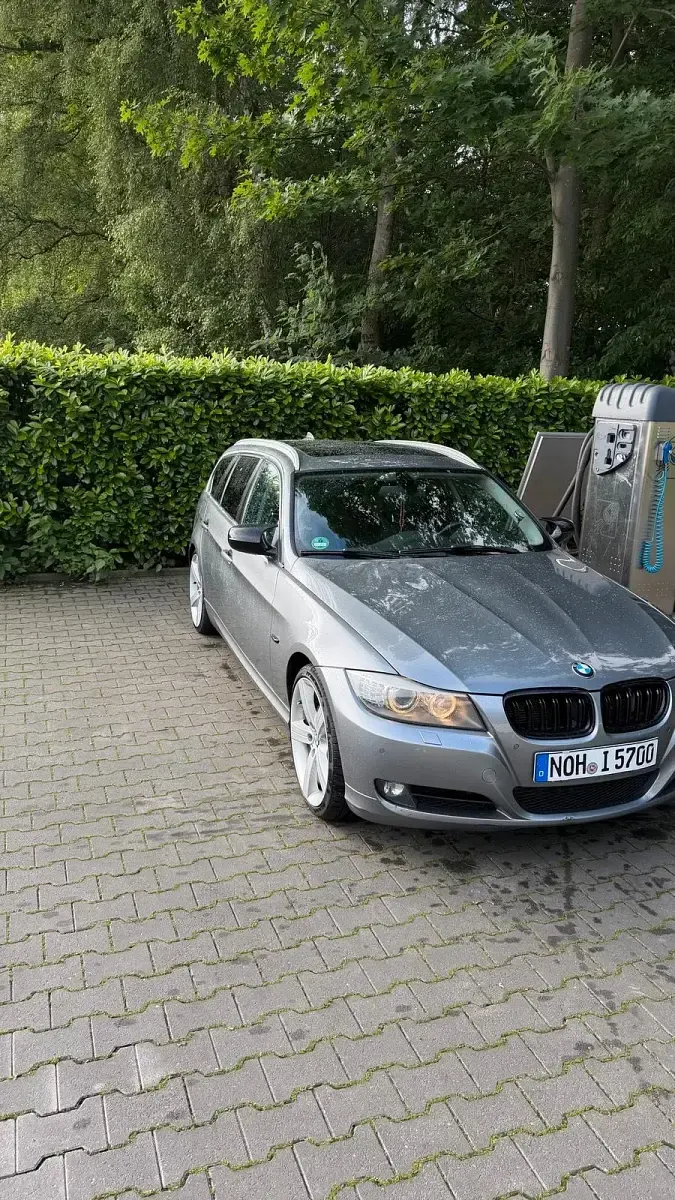 Gebraucht BMW 330 245 PS (180 kW) 2011 Grau Kombi