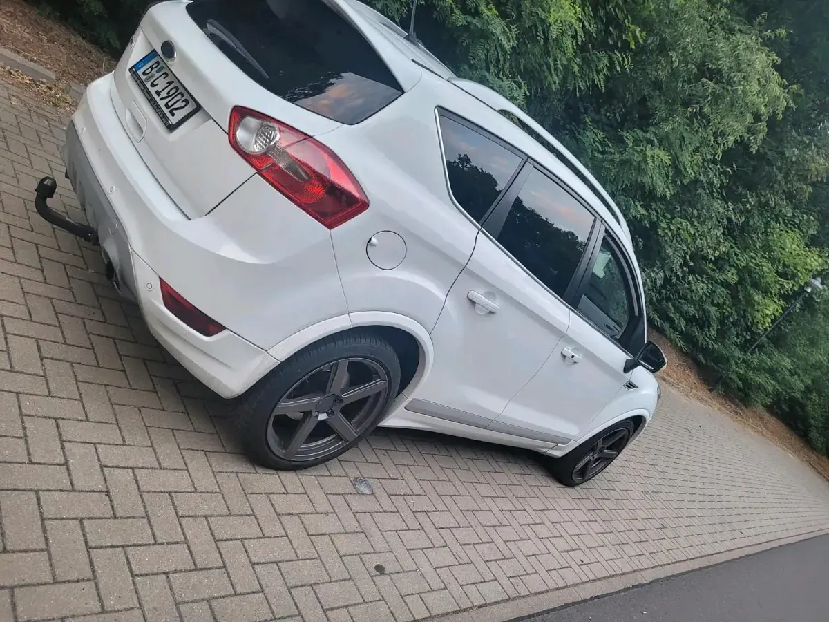 Gebraucht Ford Kuga 143 PS (105 kW) 2011 Weiß SUV