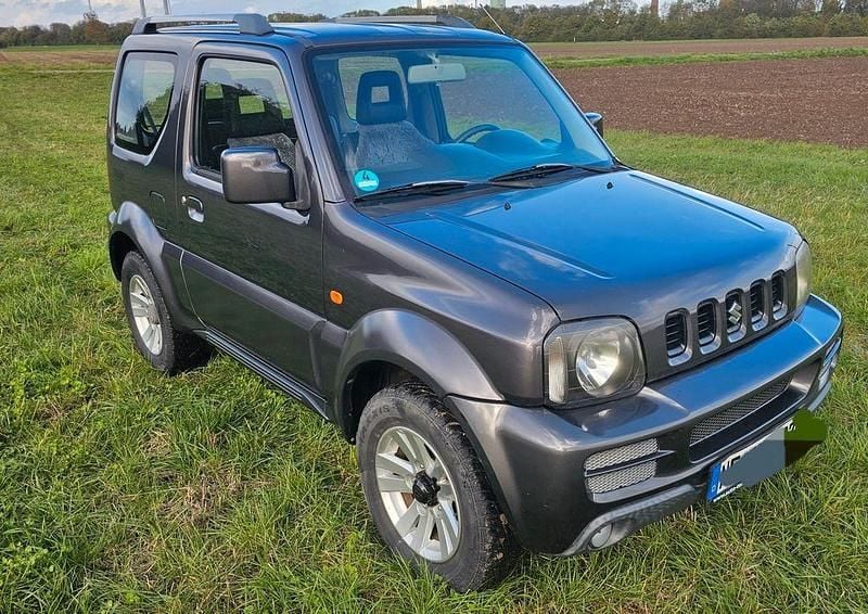 Grau Gebraucht 2011 Suzuki Jimny Style SUV | 10.700 € (Guter Preis) - Bild 1/4